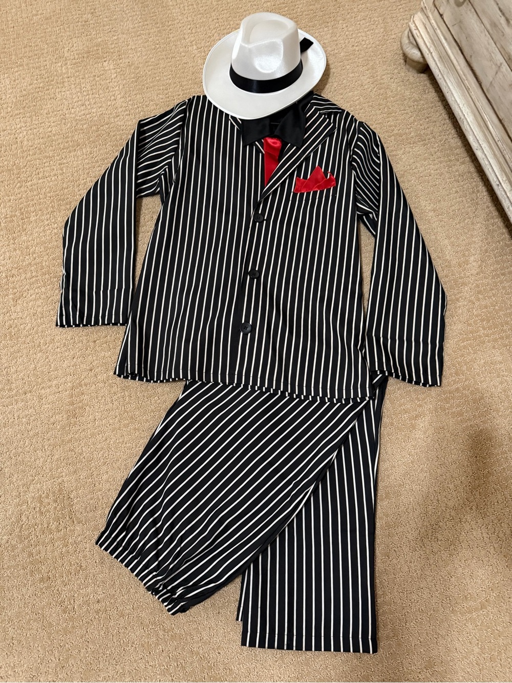 “Mob Boss Gangster” Black/White Pinstripe Men's 4 Pieces Costume - Size Medium
